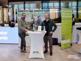 Niederlassungsleiter Daniel Heymann (links) und unser Dualer-Student Philipp Reschke Niederlassungsleiter Daniel Heymann (links) und unser Dualer-Student Philipp Reschke