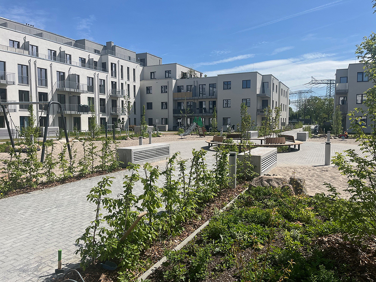 Bau der Außenanlagen im Eichenring Bau der Außenanlagen im Eichenring