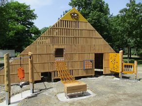 Schottertragschichteinbau im Bereich der Pyramide