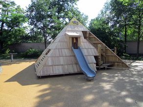 Pyramide inkl. farbigem Fallschutzbelag (Kunststoff)